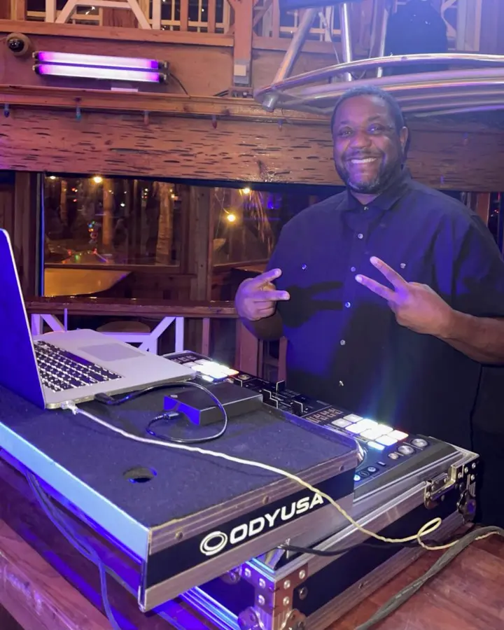 DJ Waxx Live