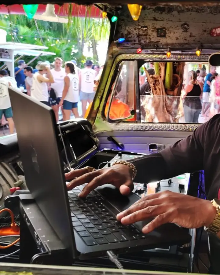 DJ Davie Live